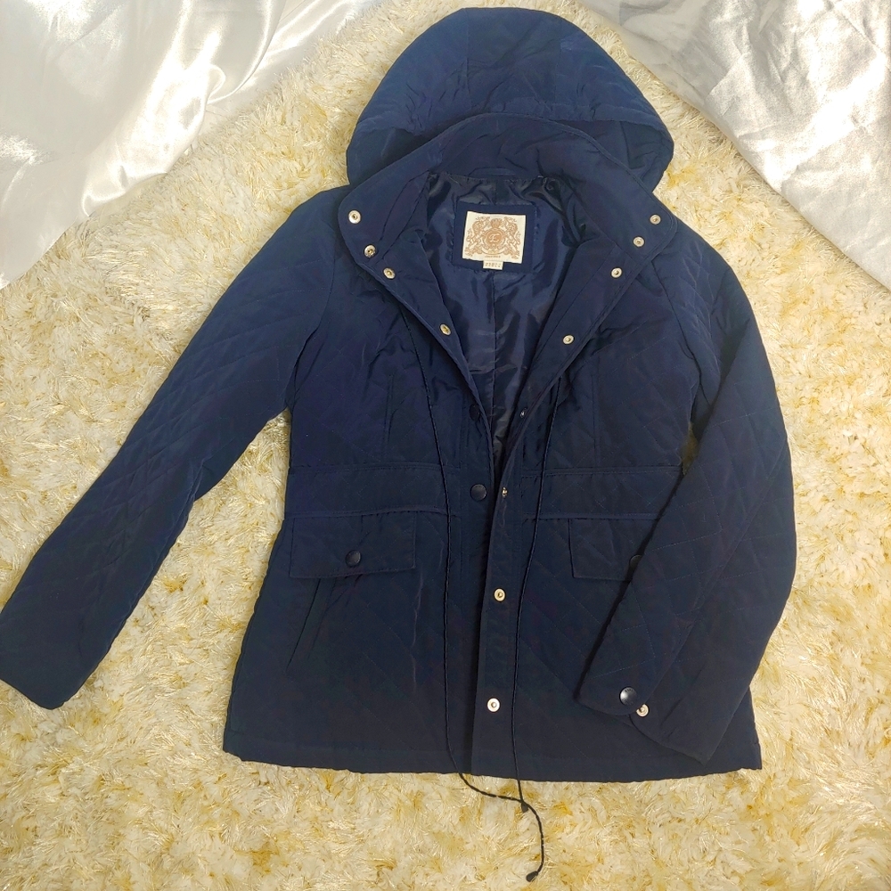 Hooded light weight jacket with pockets